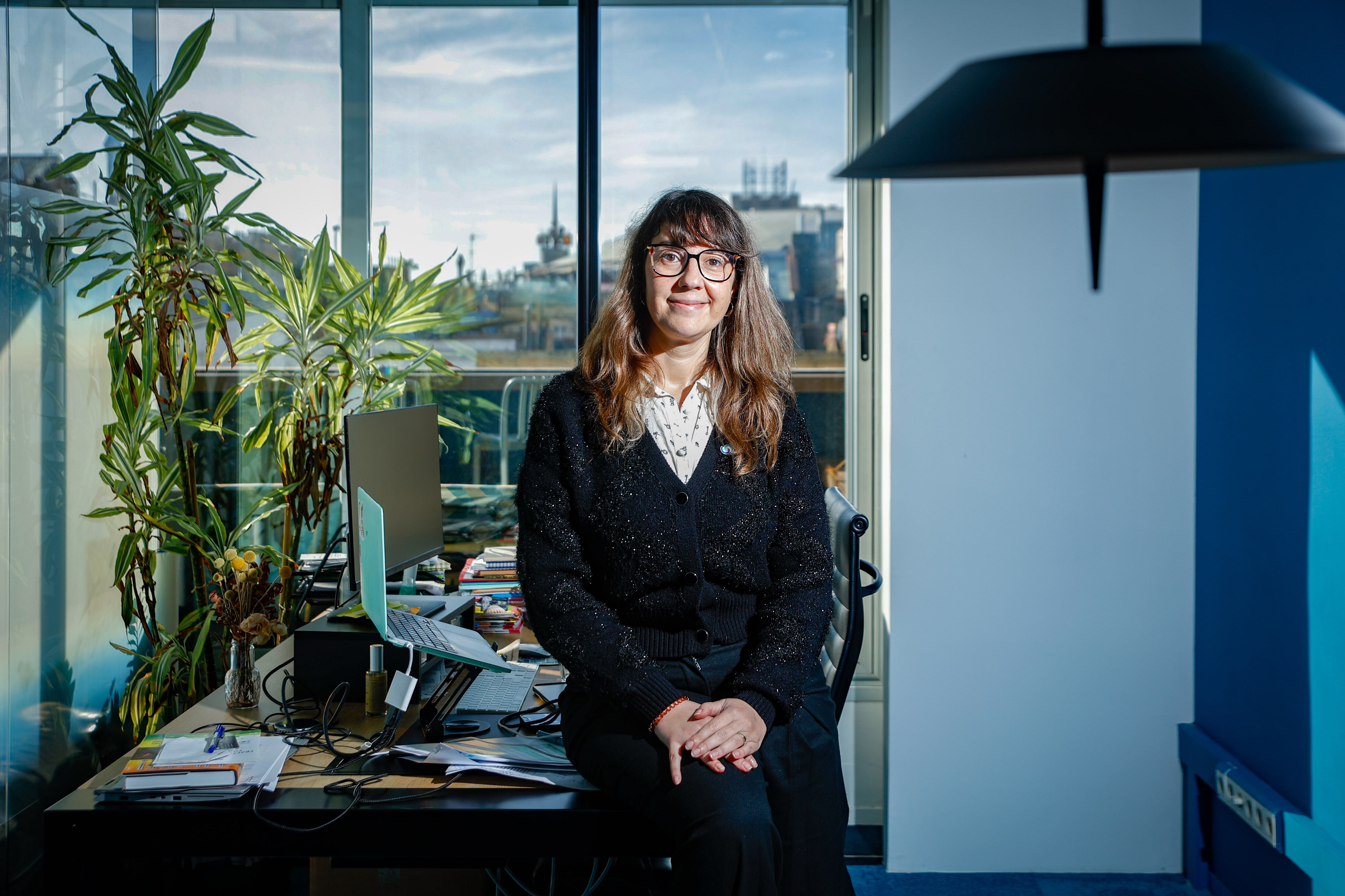 Rosa Arias, fundadora y CEO de Science for Change, en la sede de la empresa en Barcelona.