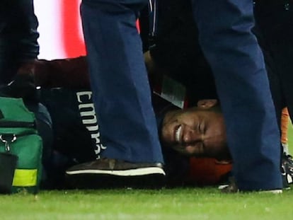 Neymar se duele de su lesión