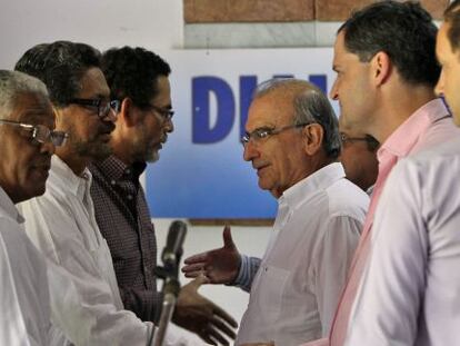 Membres de les FARC i del Govern colombià a l'Havana.