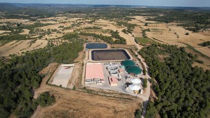 Vista aérea de una de las plantas de procesamiento de purines, entre otros residuos, que usará próximamente Grupo Arcoiris en la comarca del Matarraña (Teruel). /CEDIDA
