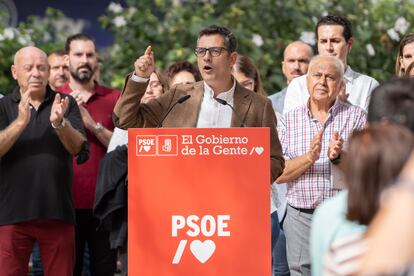 El ministro de la Presidencia, Félix Bolaños, interviene en el acto 'Justicia social contra la inflación', este domingo en Valencia. 