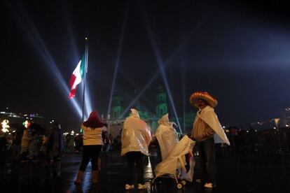 Una familia mexicana durante los festejos de independencia.