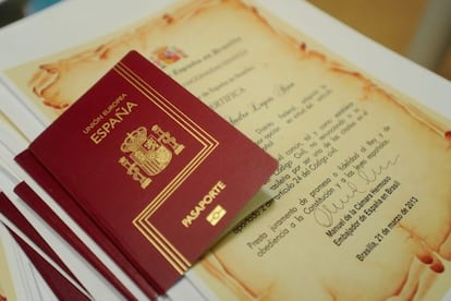 Concesión de pasaportes españoles a ciudadanos brasileños.