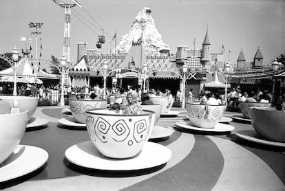 La famosa atracción de las tazas de Disney World (Florida, 1969).