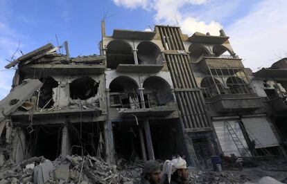 Un edificio bombardeado de Raqa, el que fue bastión del ISIS en Siria.