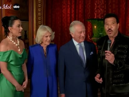 Vídeo | El rey Carlos III y su esposa Camila aparecen por sorpresa en el programa ‘American Idol’