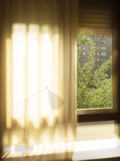 Ventana de la habitación de su hijo, donde Santiago Moreno estuvo en aislamiento tras el diagnóstico y antes de ser hospitalizado