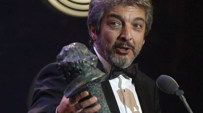 Ricardo Darín posa con la estatuilla en la gala de 2016.