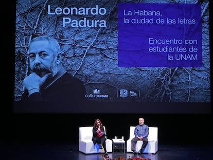 Padura, durante la conferencia en la UNAM