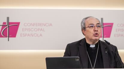 El secretario general de la Conferencia Episcopal Española, César García Magán, este viernes durante la rueda de prensa tras la plenaria de los obispos de esta semana.