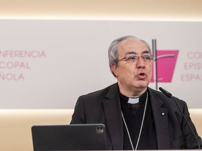 El secretario general de la Conferencia Episcopal Española, César García Magán, este viernes durante la rueda de prensa tras la plenaria de los obispos de esta semana.