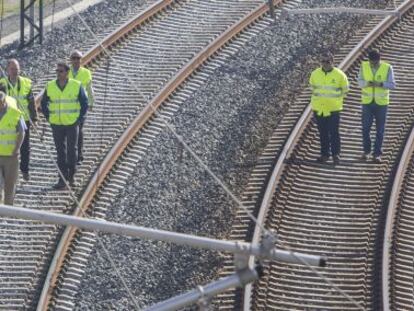 Experts inspect the Angrois curve where an Alvia train derailed and crashed in July 2013.