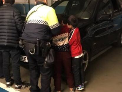 Un padre abandona a sus hijos en un aparcamiento para irse al casino