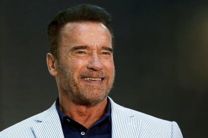 Arnold Schwarzenegger ha sido gobernador de California por el Partido Republicano. Pero las actuaciones de Donald Trump le han hecho incluso renegar del partido. “Por más orgulloso que esté de etiquetarme como republicano, hay una etiqueta que llevo por encima de todas: estadounidense. Quiero un momento hoy para recordar a mis colegas republicanos que no es solo aceptable escoger a tu país por encima de tu partido, sino que es vuestro deber”. En un comunicado en su Twitter, el actor anunciaba que por primera vez desde que obtuvo la nacionalidad estadounidense en 1983 no va a votar a un republicano, una decisión que anunció después de que se revelara el vídeo de 2005 en el que Trump denigraba a las mujeres.