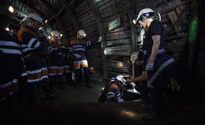 Acceso a las plantas novena y décima del Pozo Sotón, en el concejo asturiano de El Entrego.