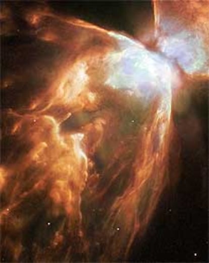 En el centro de la nebulosa hay una estrella agonizante cubierta por granizo helado que hace muy difícil su observación.