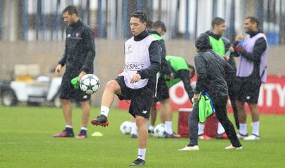 Los jugadores del Sevilla durante un entrenamiento.