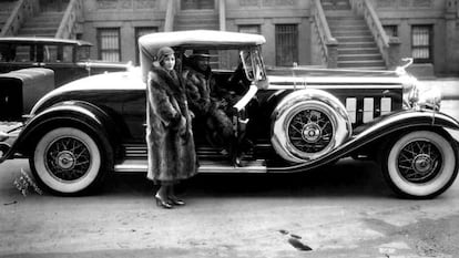 Pareja con abrigo de mapache en Harlem en 1932.