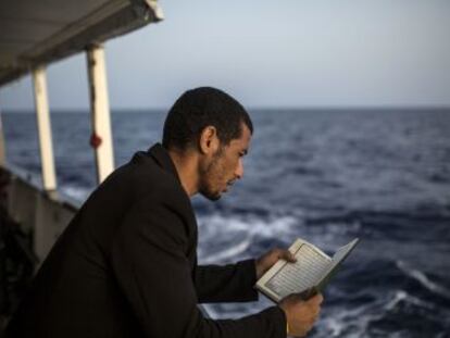 Los 60 rescatados por el  Open Arms  sintieron alivio al ver que sus rescatadores no eran libios