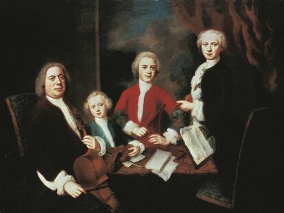 Bach, con tres de sus hijos, en un retrato del pintor alemán Balthasar Denner (1685-1749).