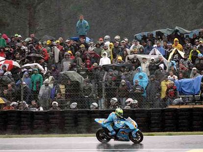 El australiano Chris Vermeulen, camino de la victoria en MotoGP.