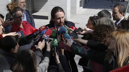 El líder de Podemos, Pablo Iglesias, a su salida de la Audiencia Nacional tras declarar como perjudicado del caso de la guerra sucia de la 'policía patriótica'.