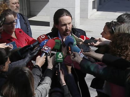 El líder de Podemos, Pablo Iglesias, a su salida de la Audiencia Nacional tras declarar como perjudicado del caso de la guerra sucia de la 'policía patriótica'.