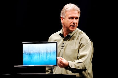 El vicepresidente senior de marketing de Apple, Phil Schiller, en la presentación de la nueva familia de portátiles MacBook