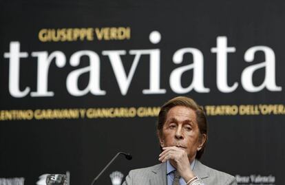 El dise&ntilde;ador italiano Valentino, productor de &#039;La Traviata&#039;, en la presentaci&oacute;n en Valencia.