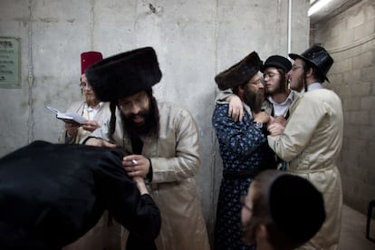 Judíos ultraortodoxos hasídicos festejan el carnaval en Beit Shemesh, una ciudad situada 30 kilómetros al oeste de Jerusalén.