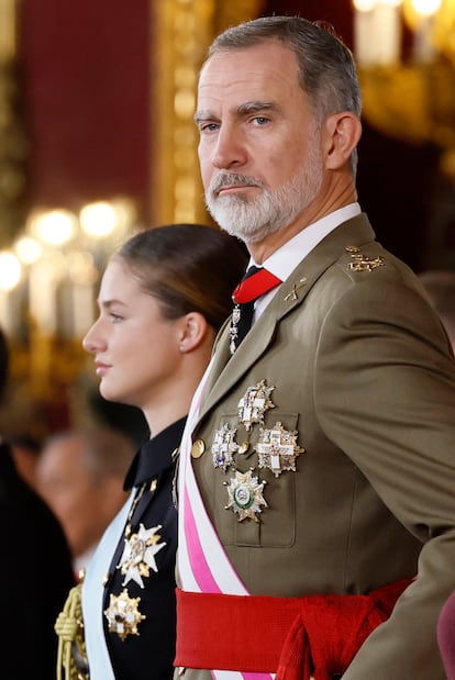 El rey Felipe VI, junto a su hija, la princesa de Asturias, en el Saln del Trono del Palacio Real.