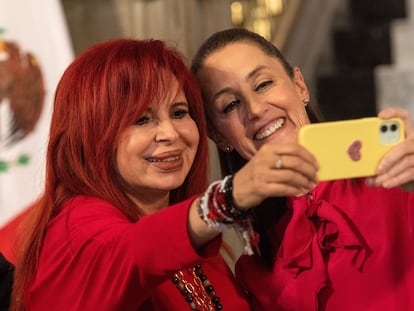 La gobernadora de Campeche, Layda Sansores (izquierda), junto a la alcaldesa de Ciudad de México, Claudia Sheinbaum, durante un acto público en la capital mexicana, el 24 de marzo de 2022.