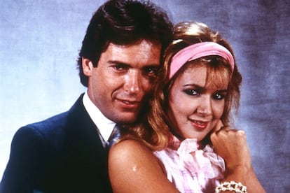 Los actores Carlos Mata y Jeannette Rodríguez, protagonistas de ‘Cristal’, en una imagen promocional de la telenovela.