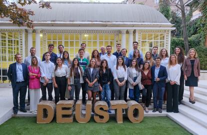 El programa de apoyo a jóvenes emprendedores, que impulsan Citi y Deusto Business School, culminó su quinta edición con una ceremonia en la que un jurado resolvió reconocer a los proyectos más destacados. El primero a la Mejor Startup fue para Preventia, un proyecto que ayuda a las empresas a mejorar la salud de las personas a través de la actividad física y la tecnología. El galardón en la categoría de empresa aún no constituida recayó en BAR-ID, una plataforma de IA para el análisis, diagnóstico e identificación de bacterias patógenas y sus resistencias antimicrobianas. 