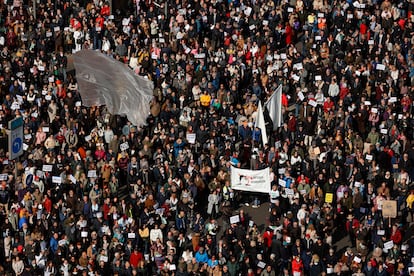 Vista general de la manifestación en defensa de la sanidad pública, este domingo en la plaza de Cibeles en Madrid.