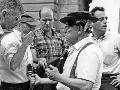 A la izquierda,  Samuel Beckett; Alan Schneider, con gorra de b&eacute;isbol, y Buster Keaton, en primer plano a la derecha.