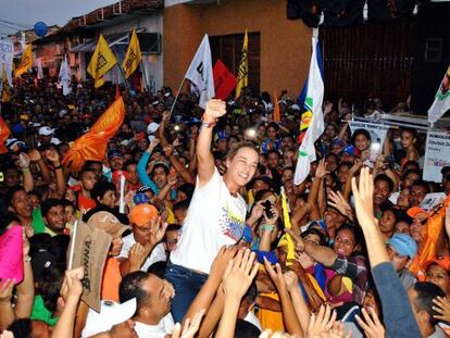 Tintori at a rally in Guárico, where an opposition leader was killed.