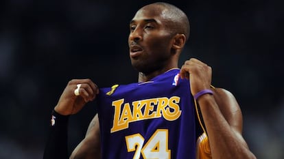 Kobe Bryant durante un partido de los Lakers.