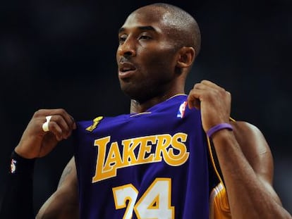 Kobe Bryant durante un partido de los Lakers.