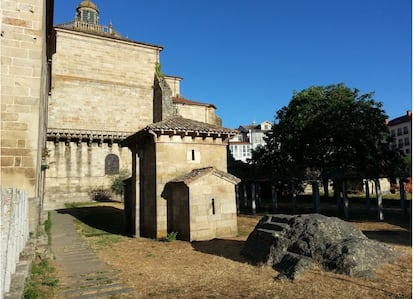 Alineación del altar celta, la capilla mozárabe y la iglesia barroca
de San Miguel de Celanova (Orense).