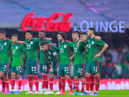 Parte del equipo de la Selección mexicana, durante un partido en el Estadio Azteca de Ciudad de México, el pasado 21 de noviembre.