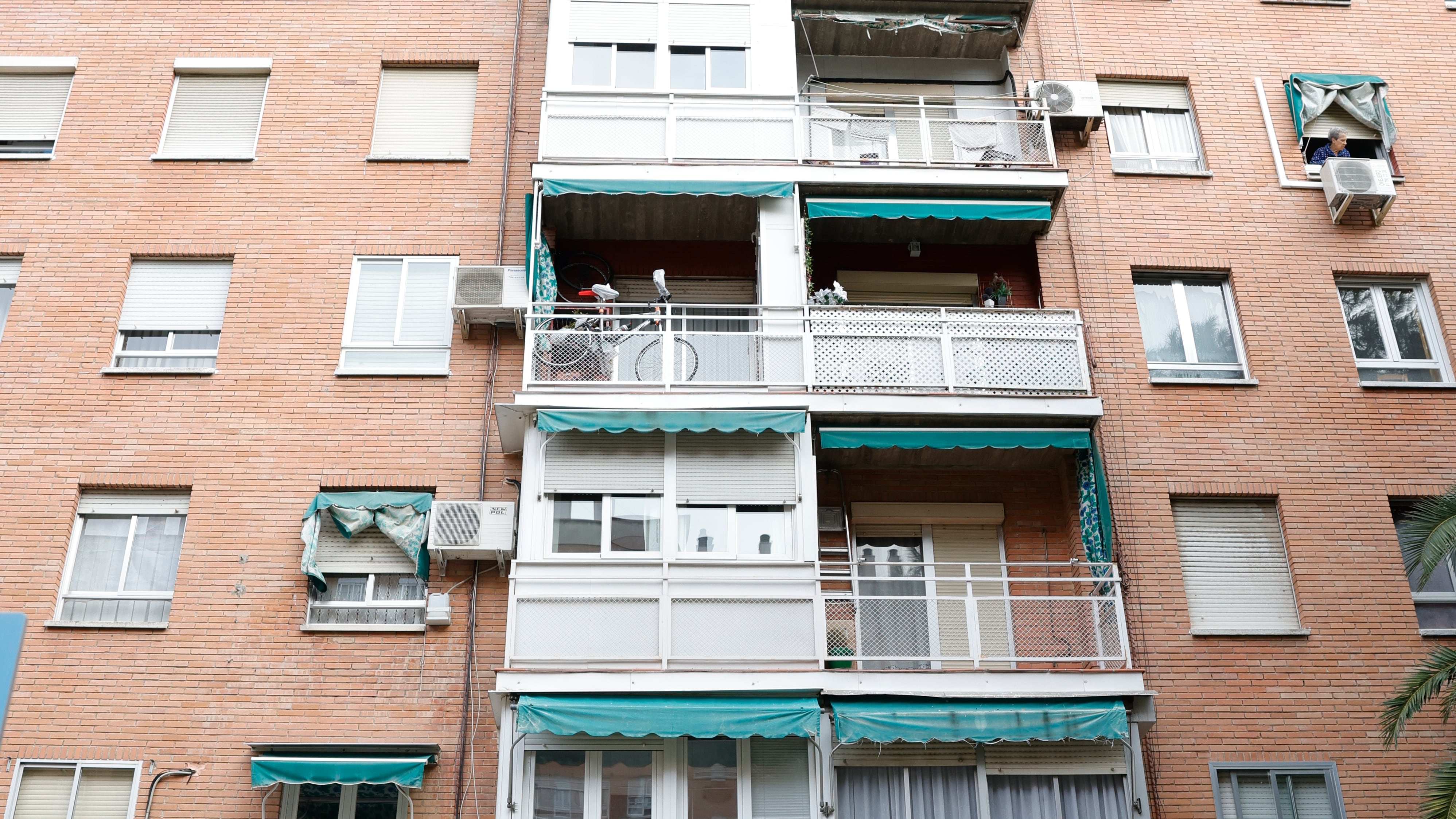 Polizia indaga sulla morte di una donna di 26 anni caduta dal 11° piano a Villaverde