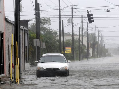 Una calle inundada en Daytona Beach (Florida) este viernes.