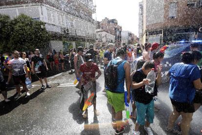 Un momento de Batalla Naval celebrada hoy en el barrio madrileño de Vallecas.