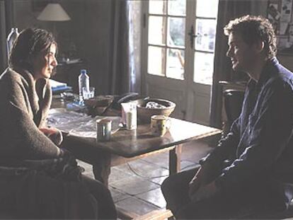 Colin Firth y Lucía Moniz, en una imagen de <i>Love actually.</i>