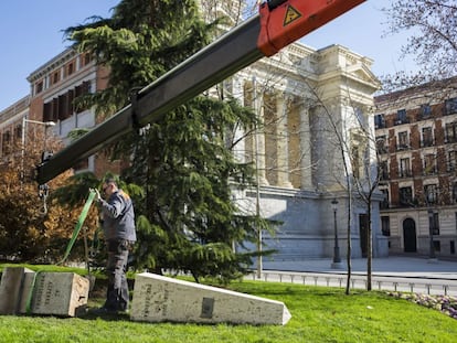 The monument to the provisional second lieutenants taken down on Monday.