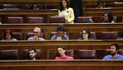 Diputados de Unidos Podemos en el pleno del Congreso de los Diputados