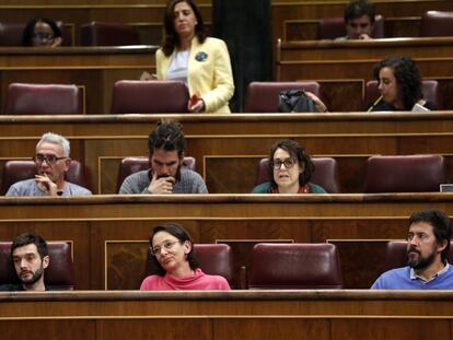 Diputados de Unidos Podemos en el pleno del Congreso de los Diputados