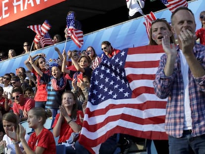 Torcedores dos Estados Unidos, no jogo contra a Suécia, em 20 de junho.