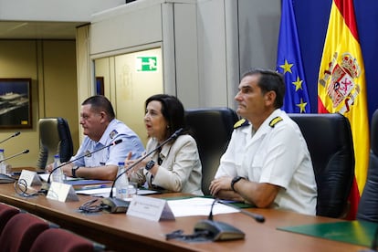 Margarita Robles, en un encuentro con la Armada, este viernes.